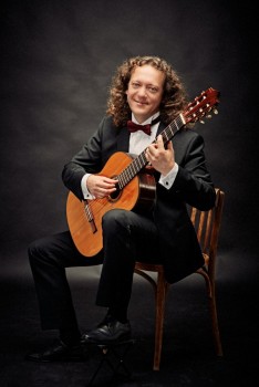 DIMITRI ILLARIONOV 1